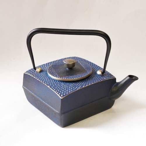 Amazon | 【及富(OITOMI)】【正規品】南部鉄器 鉄瓶 正方角あられ